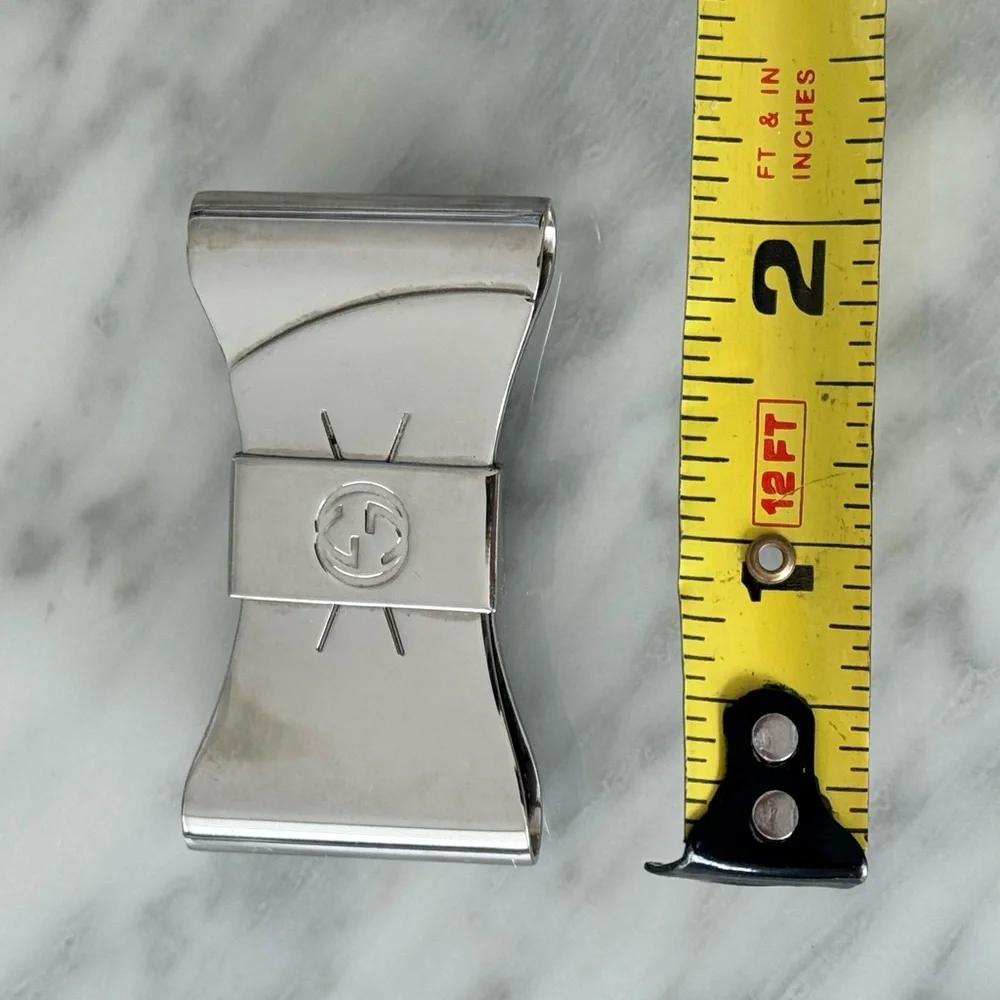 Authentic Gucci Metal bow brooch color silver